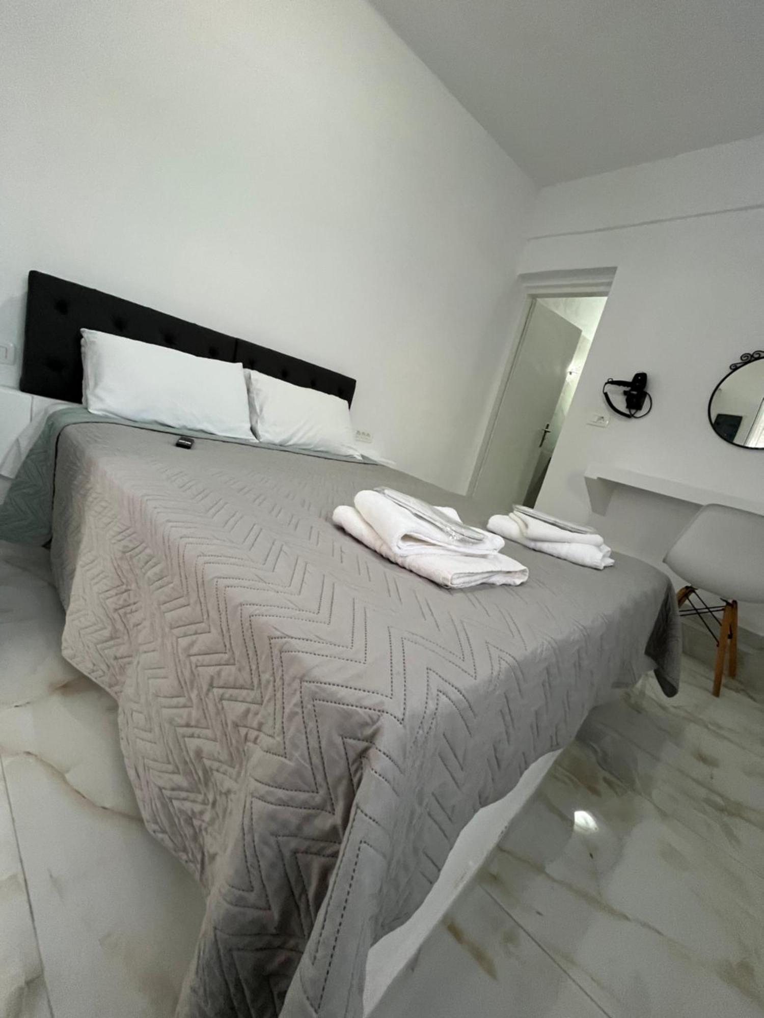 Stella Nomikou Apartments Фіростефані Екстер'єр фото