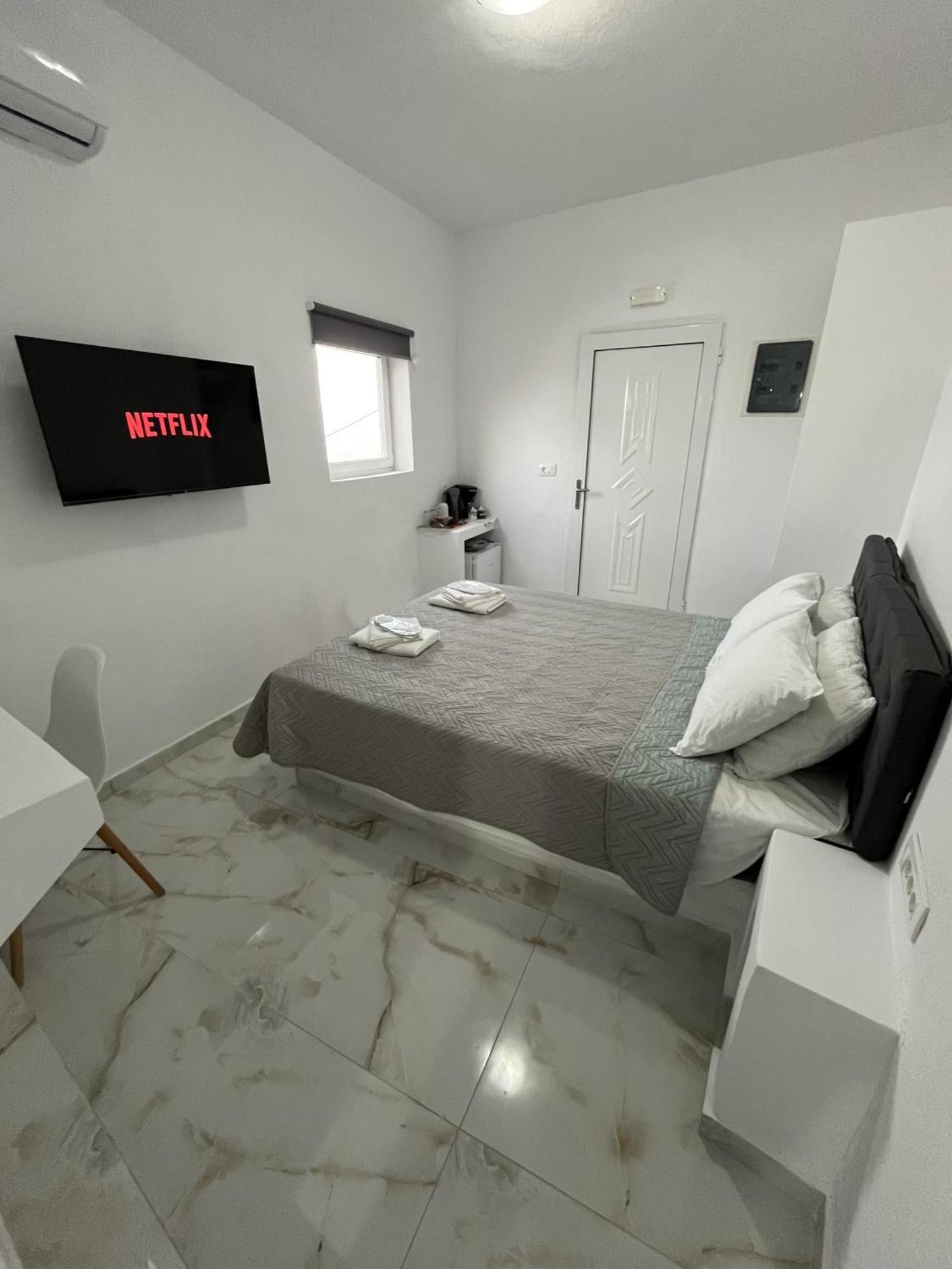 Stella Nomikou Apartments Фіростефані Екстер'єр фото